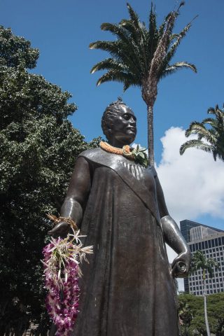 Queen Lili;uokalani statue, Honolulu, Oahu