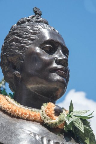Queen Lili;uokalani statue, Honolulu, Oahu