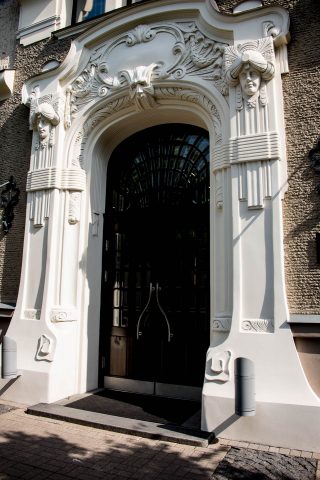 Entrance 23 Elizabetes Isla, Riga