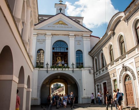 Gate of Dawn with Madonna of the Gate of Dawn though window, Vil