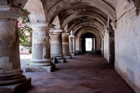 Las Capuchinas cloister, Antigua