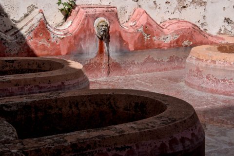 Las Capuchinas laundry, Antigua