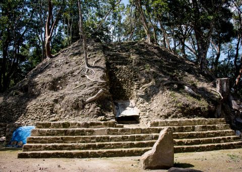 Burail chamber entrance, Xunantunich