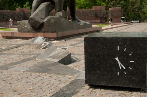 earthquake memorial, Tashkent