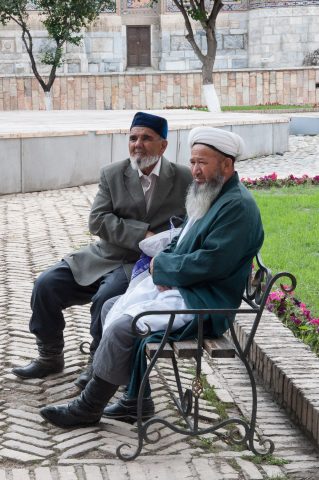 Mullahs relazing, The Registan, Samarkand