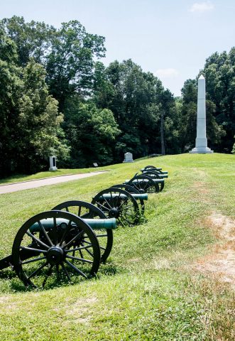 Michigan Memorial and Battery De Golyer guns, Vicksburg, Miss