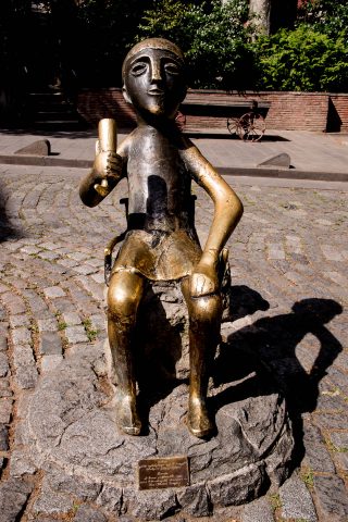 Tamada theToastmaster statue, Tbilisi