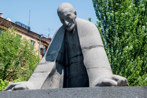 Alexander Tamanyan monument, Yerevan