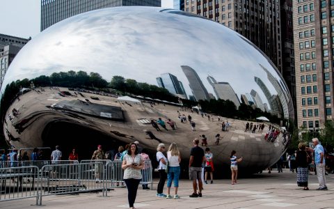 Cloud Gate sculture by Anish Kapoor, Millennium Park, Chicago