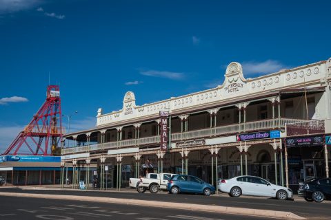 Hannan Streeet with Ivanhoe mine headframe, Kalgoorlie-Boulder,